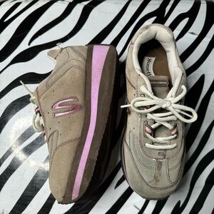 Vintage platform sketchers 
Size: 6
Brand: sketchers 
Platform: 2 in.